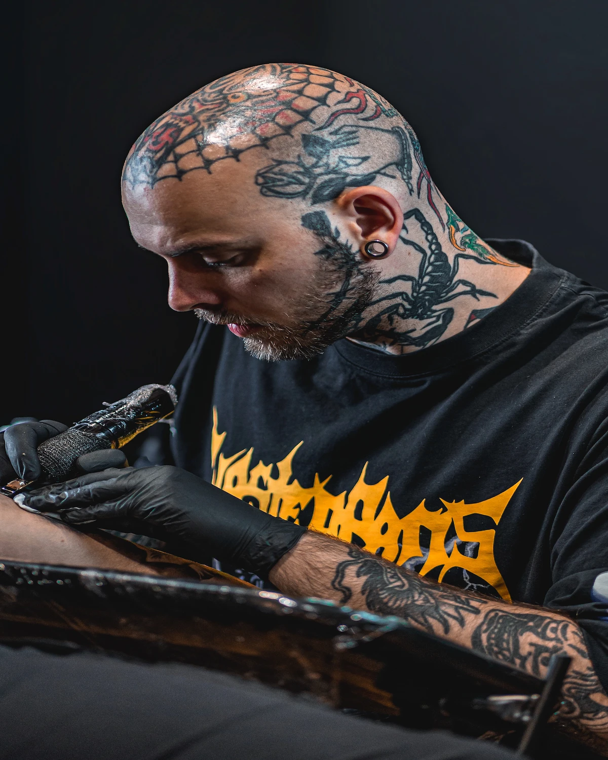 Arnau - Tattoo-Künstler